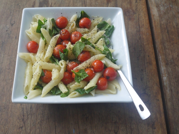 Alfredo pasta with salted tomatoes